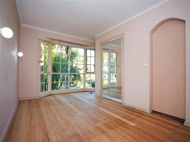 1 KENWOOD Crescent, Ringwood VIC 3134