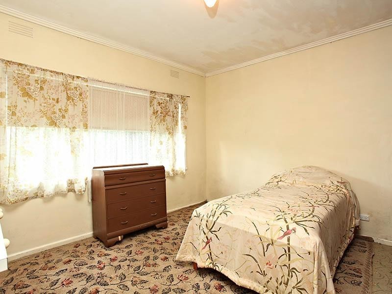 7 ROWAN Street, Croydon VIC 3136