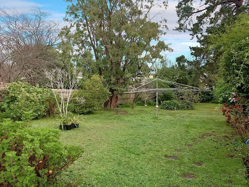 7 ROWAN Street, Croydon VIC 3136
