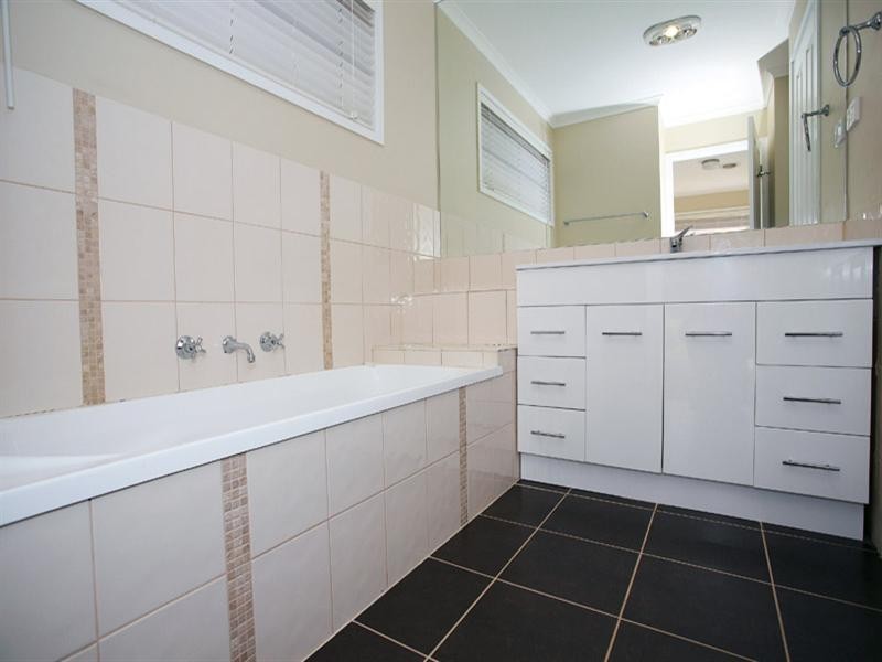 19 BILLANOOK Way, Chirnside Park VIC 3116