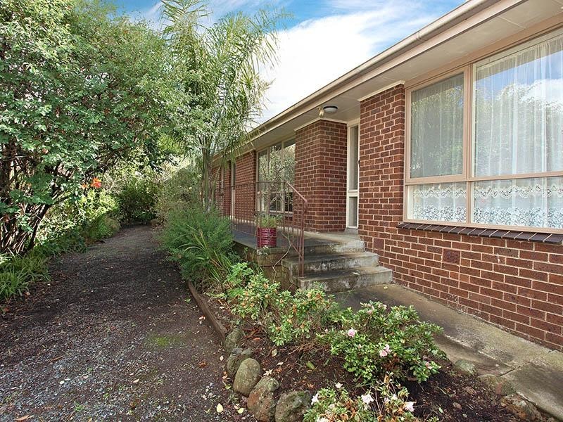 2/6 BENNISON Street, Croydon VIC 3136