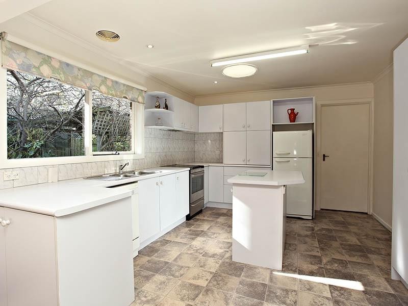 2/6 BENNISON Street, Croydon VIC 3136