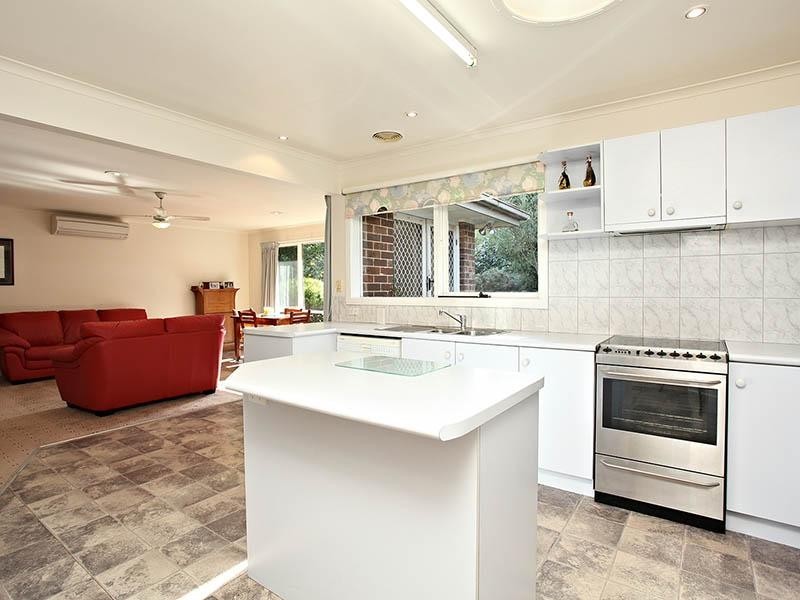 2/6 BENNISON Street, Croydon VIC 3136