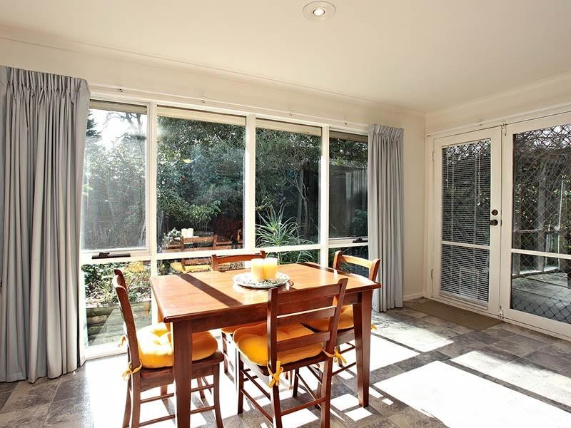 2/6 BENNISON Street, Croydon VIC 3136