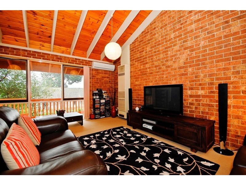 Unit 2 – 81 HEWISH Road, Croydon VIC 3136