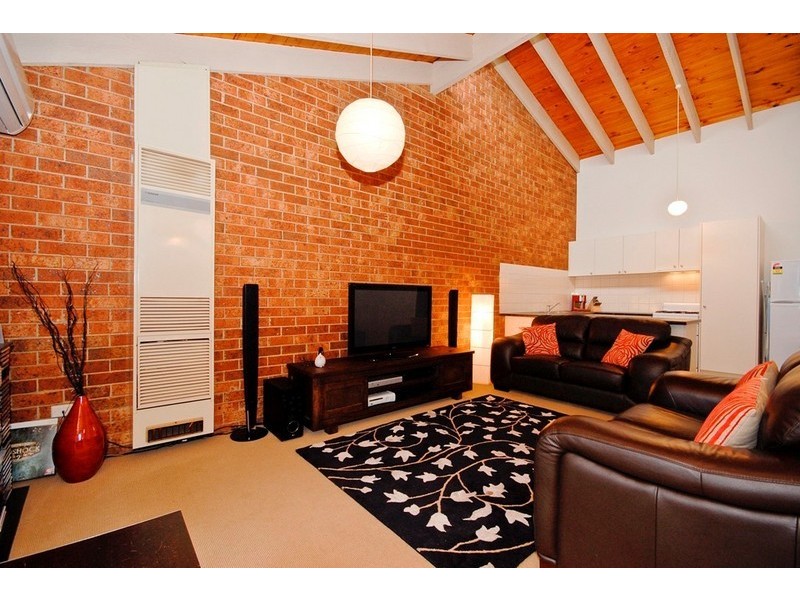 Unit 2 – 81 HEWISH Road, Croydon VIC 3136