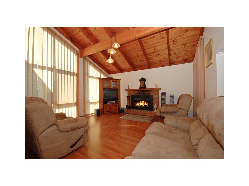 8 JARROD Place, Croydon North VIC 3136