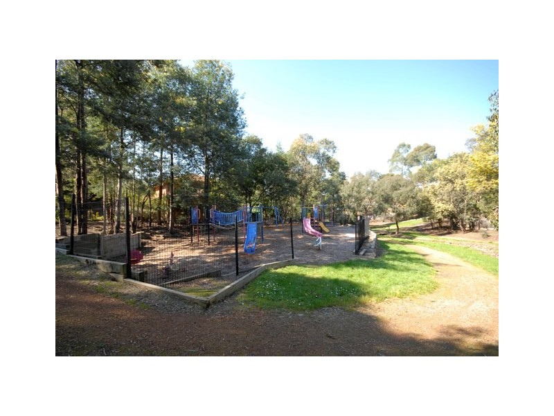 8 JARROD Place, Croydon North VIC 3136