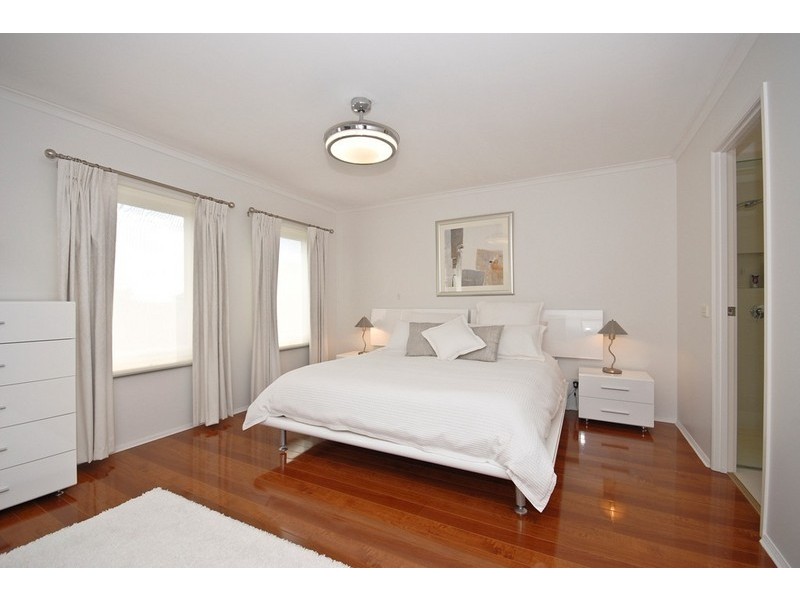 7 COMMERFORD Place, Chirnside Park VIC 3116
