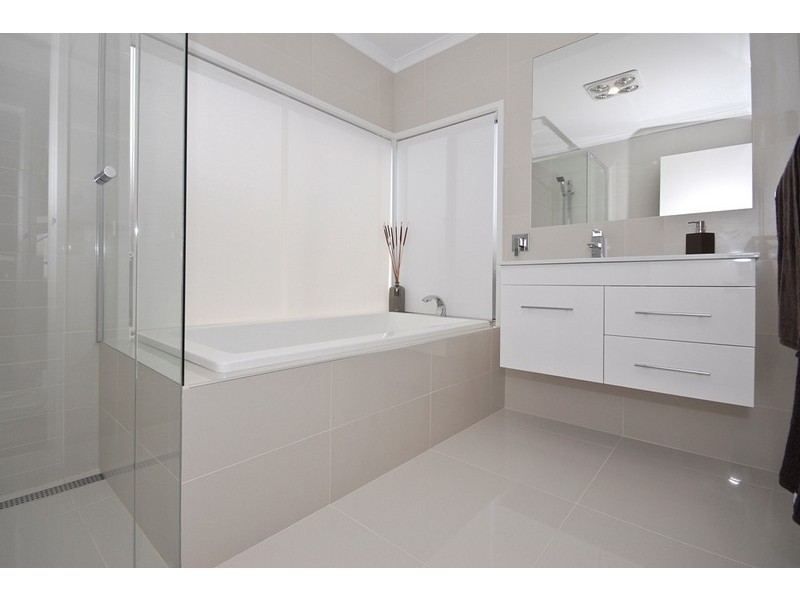 7 COMMERFORD Place, Chirnside Park VIC 3116