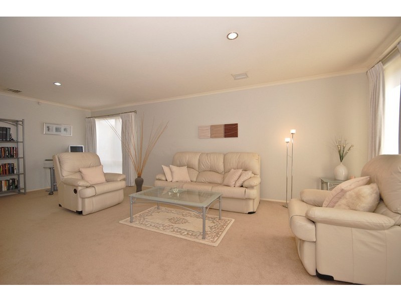 7 COMMERFORD Place, Chirnside Park VIC 3116