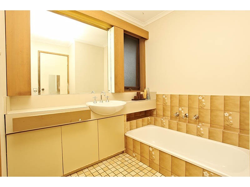 9 SANDGATE Avenue, Croydon VIC 3136