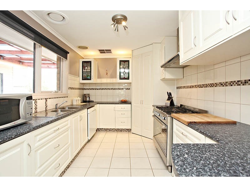 4 ARNOLD Street, Kilsyth VIC 3137