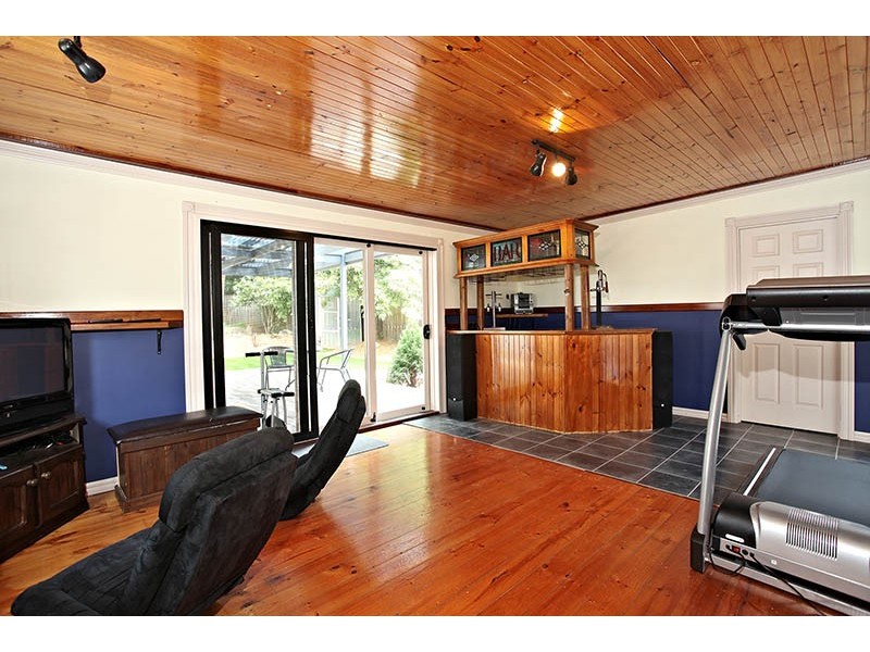 4 ARNOLD Street, Kilsyth VIC 3137