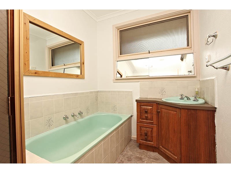 4 ARNOLD Street, Kilsyth VIC 3137