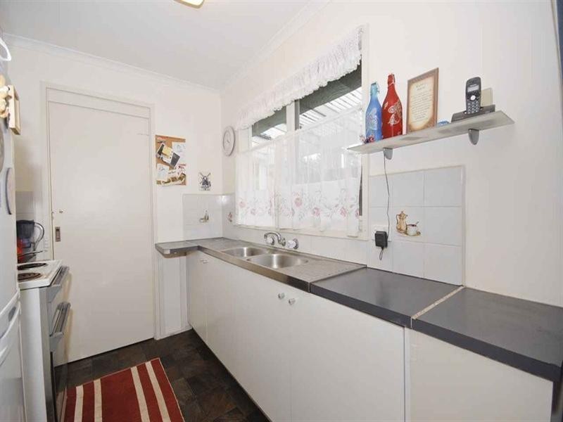 2/100 Mount View Parade, Croydon VIC 3136