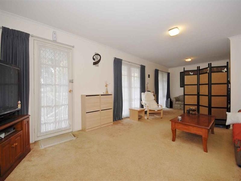 2/100 Mount View Parade, Croydon VIC 3136