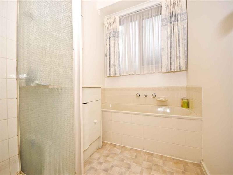 2/100 Mount View Parade, Croydon VIC 3136