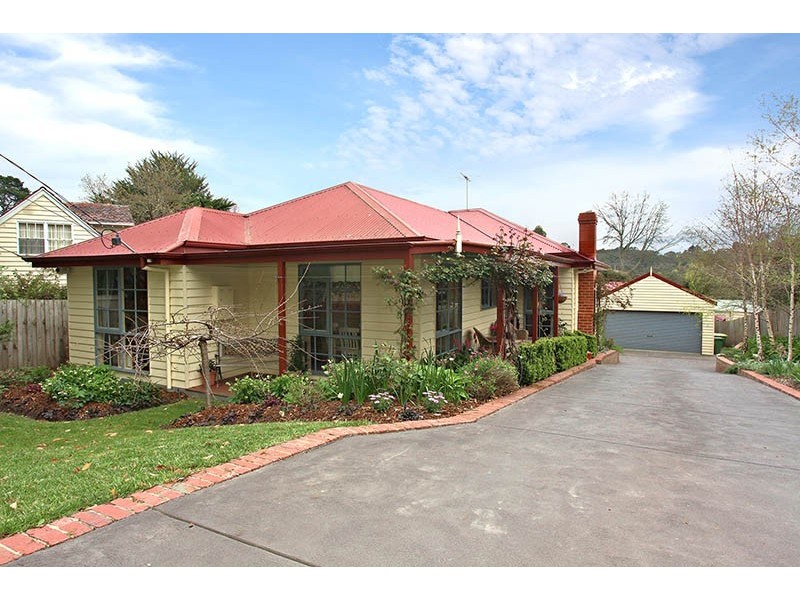 13 DORCHESTER Avenue, Montrose VIC 3765