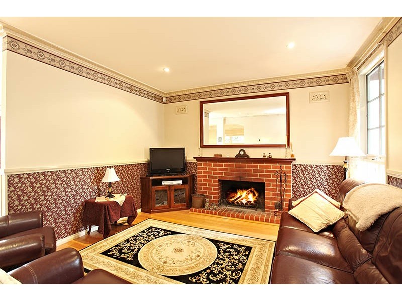 13 DORCHESTER Avenue, Montrose VIC 3765