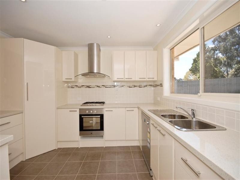 48 KIMBERLEY Drive, Chirnside Park VIC 3116