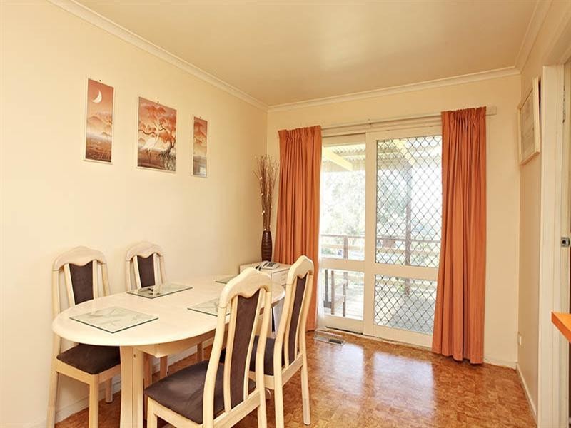 7 MEADOW Road, Croydon North VIC 3136