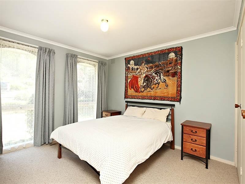 7 MEADOW Road, Croydon North VIC 3136