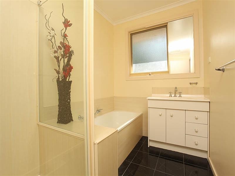 7 MEADOW Road, Croydon North VIC 3136