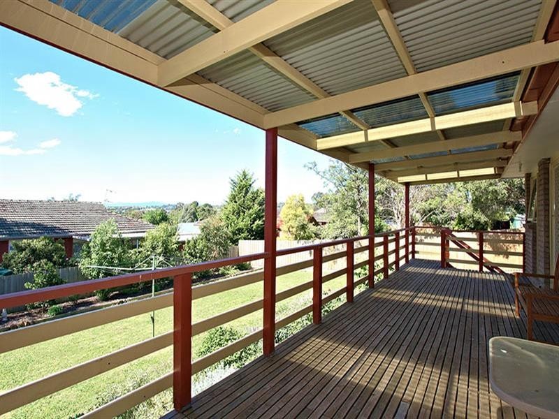 7 MEADOW Road, Croydon North VIC 3136