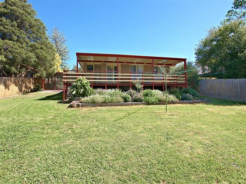 7 MEADOW Road, Croydon North VIC 3136