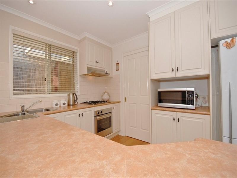 6 CHATSWOOD Grove, Chirnside Park VIC 3116