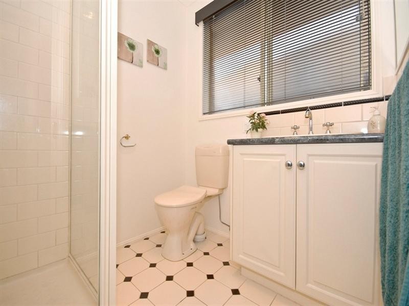 6 CHATSWOOD Grove, Chirnside Park VIC 3116