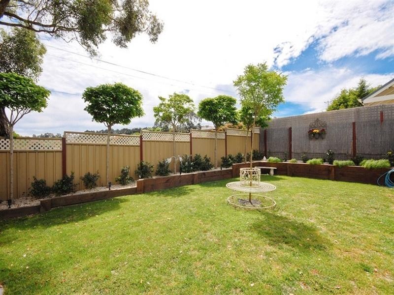 6 CHATSWOOD Grove, Chirnside Park VIC 3116