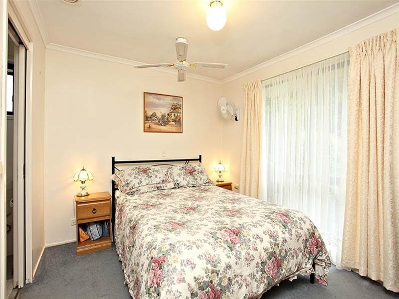 1 SCHOOL Walk, Croydon South VIC 3136