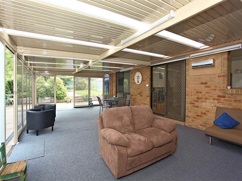 1 SCHOOL Walk, Croydon South VIC 3136