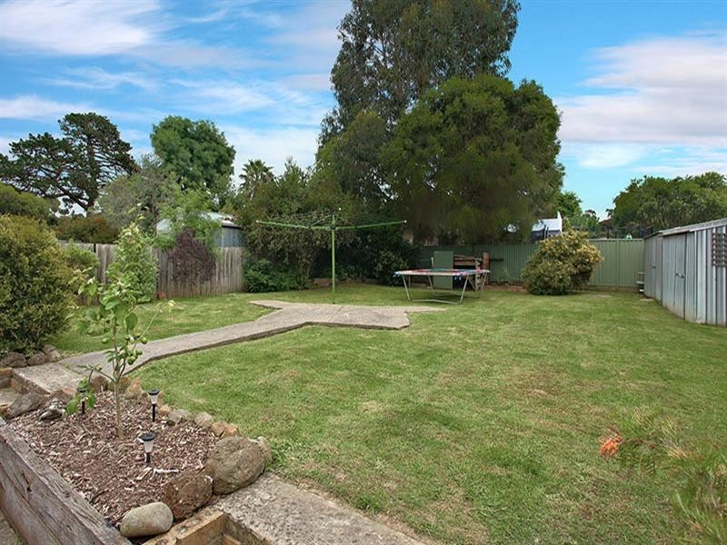 1 SCHOOL Walk, Croydon South VIC 3136