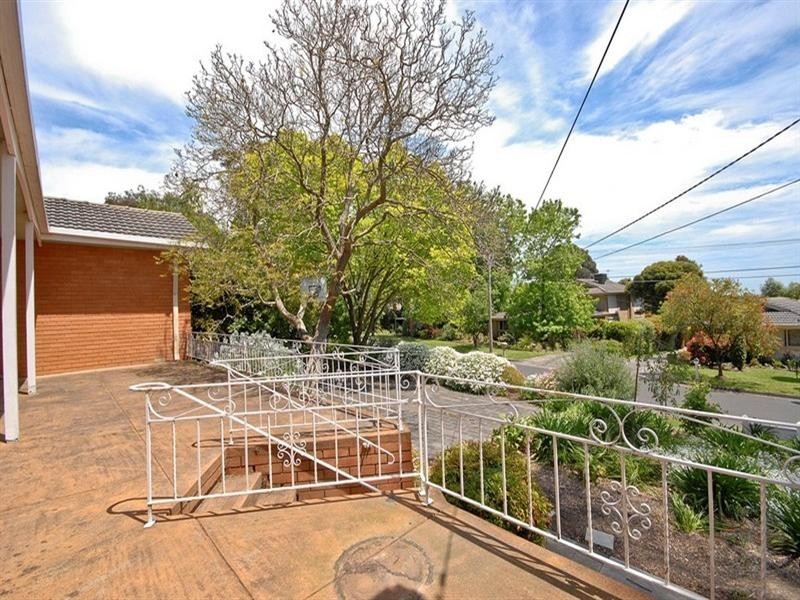 12 Gairns Court, Croydon VIC 3136