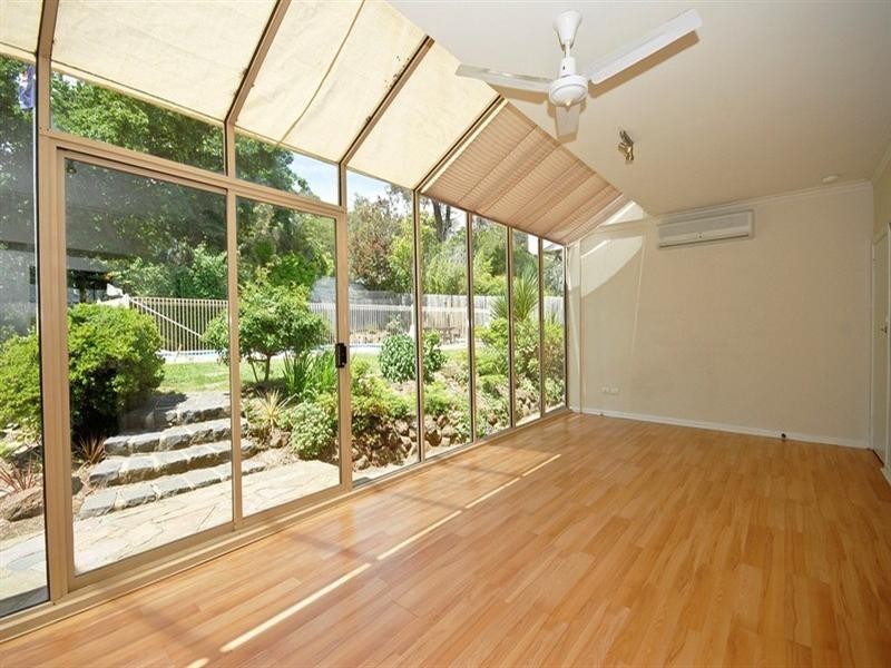 12 Gairns Court, Croydon VIC 3136