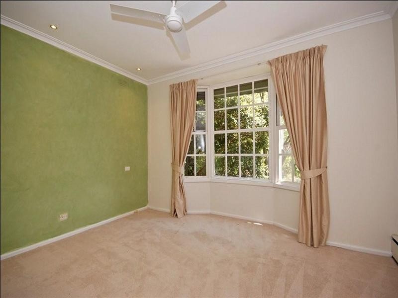 12 Gairns Court, Croydon VIC 3136