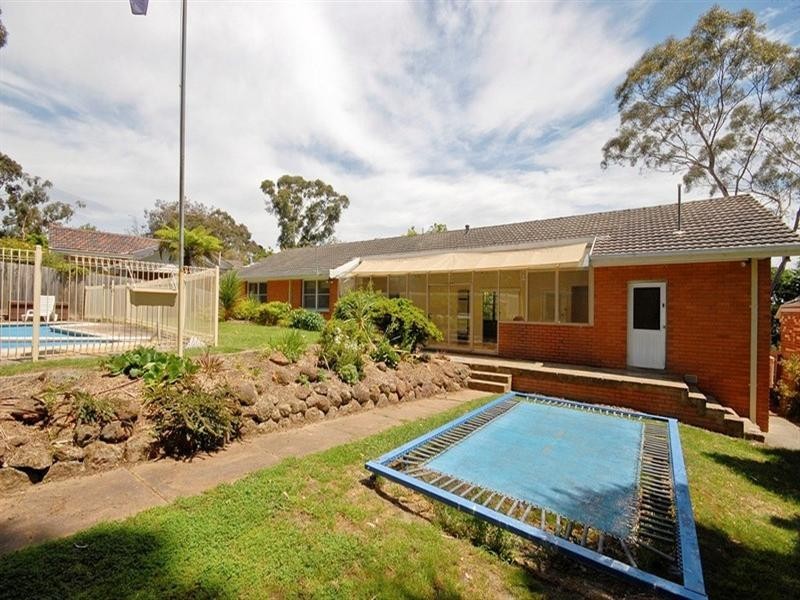 12 Gairns Court, Croydon VIC 3136