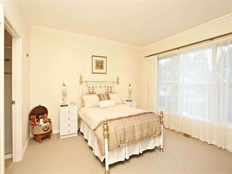 6 View Street, Croydon VIC 3136