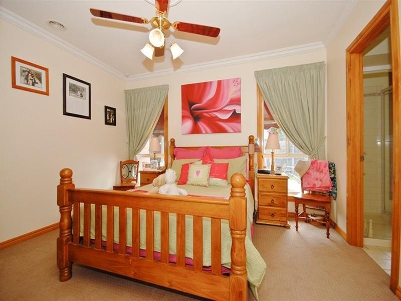 32 Sunset Drive, Kilsyth South VIC 3137