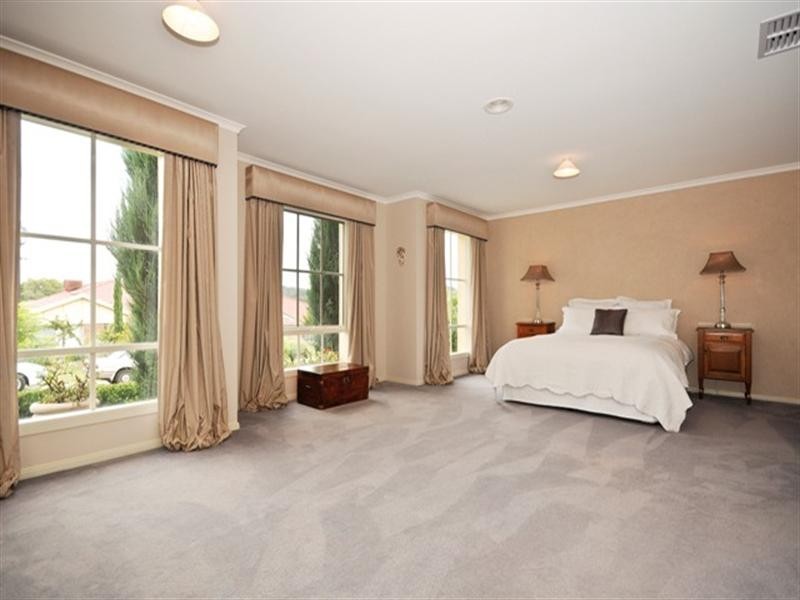 15 PAULA Way, Chirnside Park VIC 3116