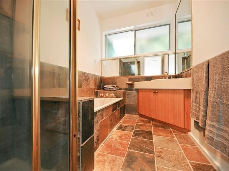 75 MELVIEW Drive, Ringwood North VIC 3134