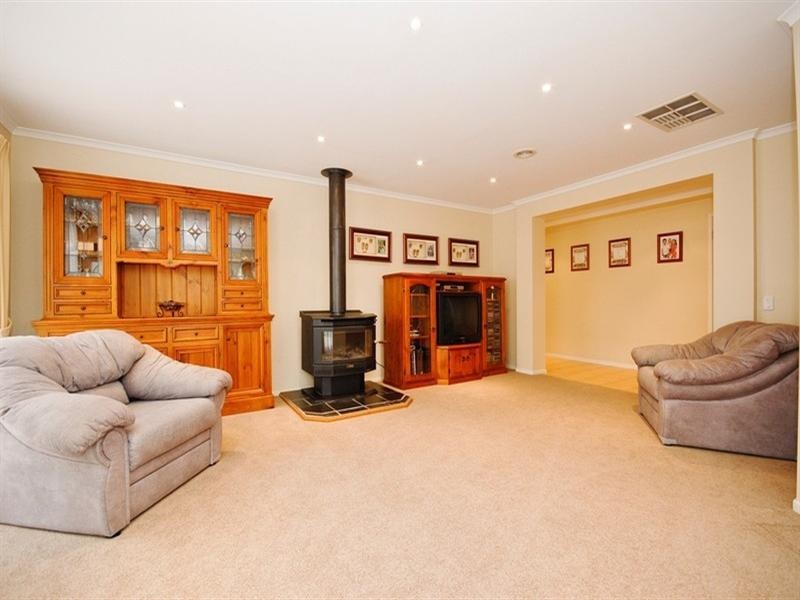 19 GLENPARK Drive, Wonga Park VIC 3115