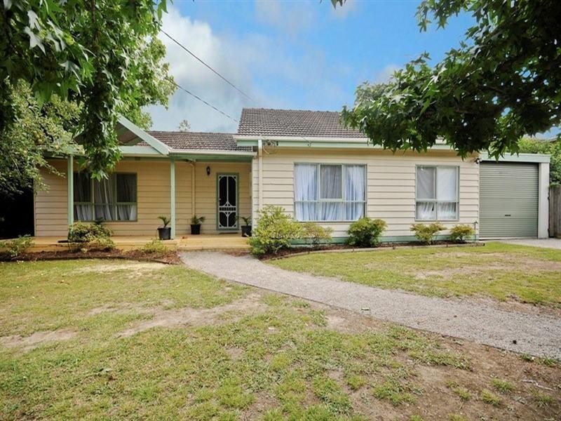 16 Taylors Road, Croydon VIC 3136