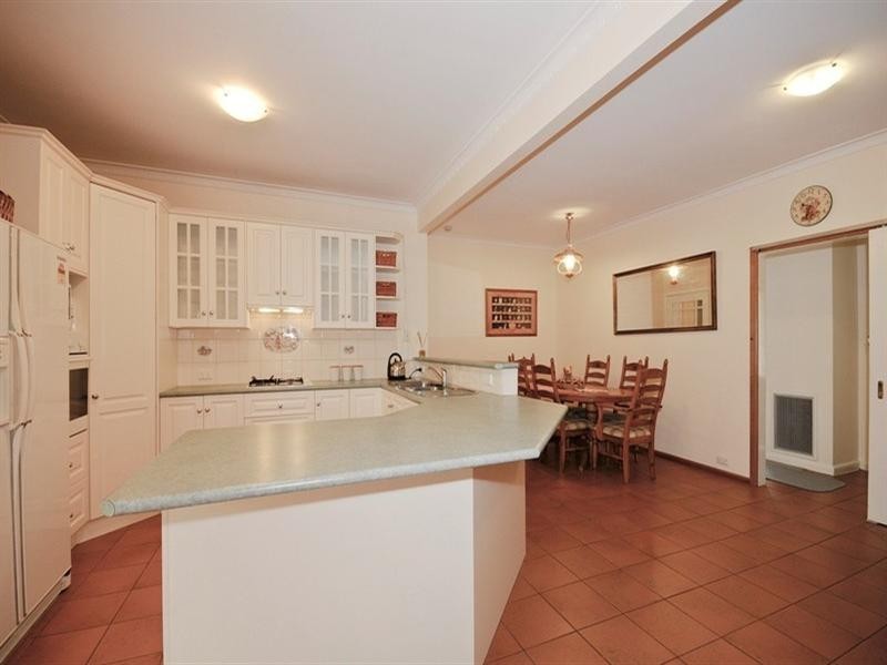 16 Taylors Road, Croydon VIC 3136