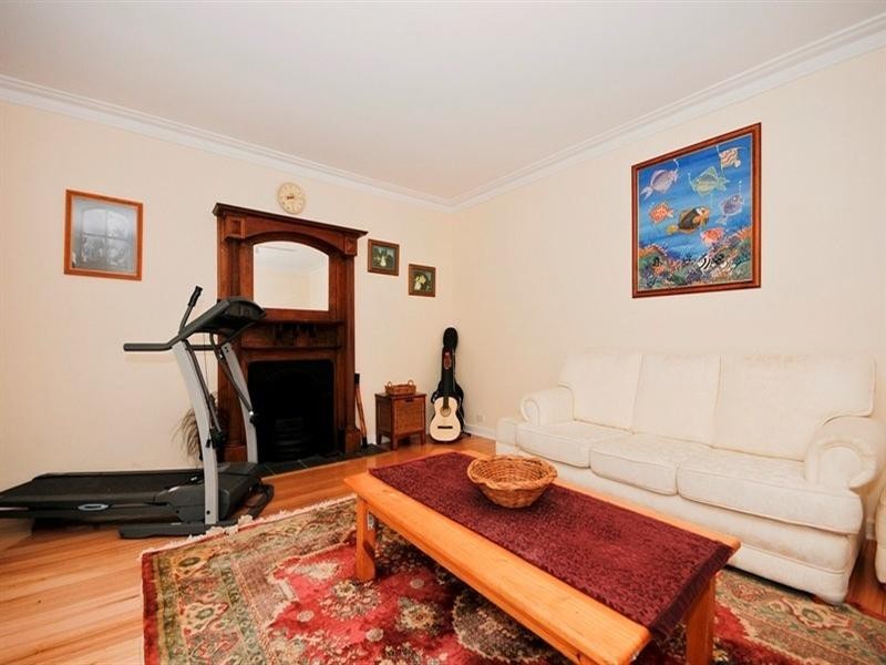 16 Taylors Road, Croydon VIC 3136