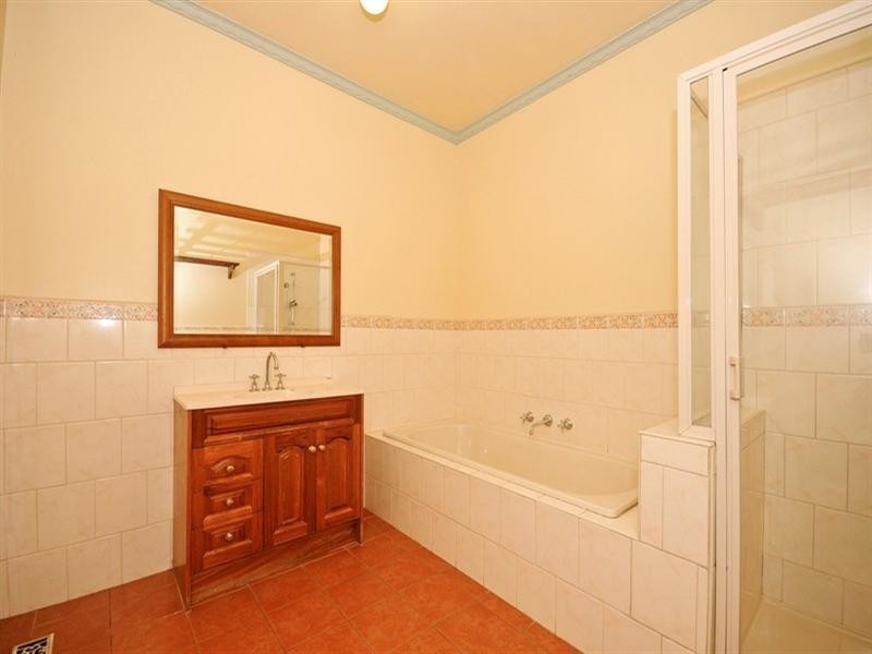 16 Taylors Road, Croydon VIC 3136