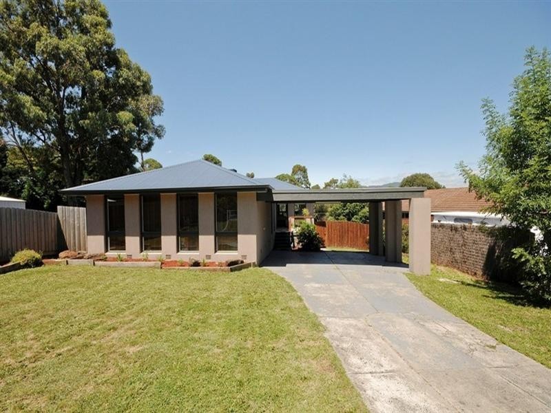 24 AUTUMN Grove, Mooroolbark VIC 3138